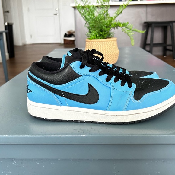 blue jordan retro 1 low